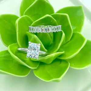 Diamonique 100 Facet Solitaire & Band Ring Set Size 8 NIB